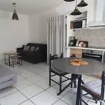 Beau Studio Renove En Centre-Ville De Sete